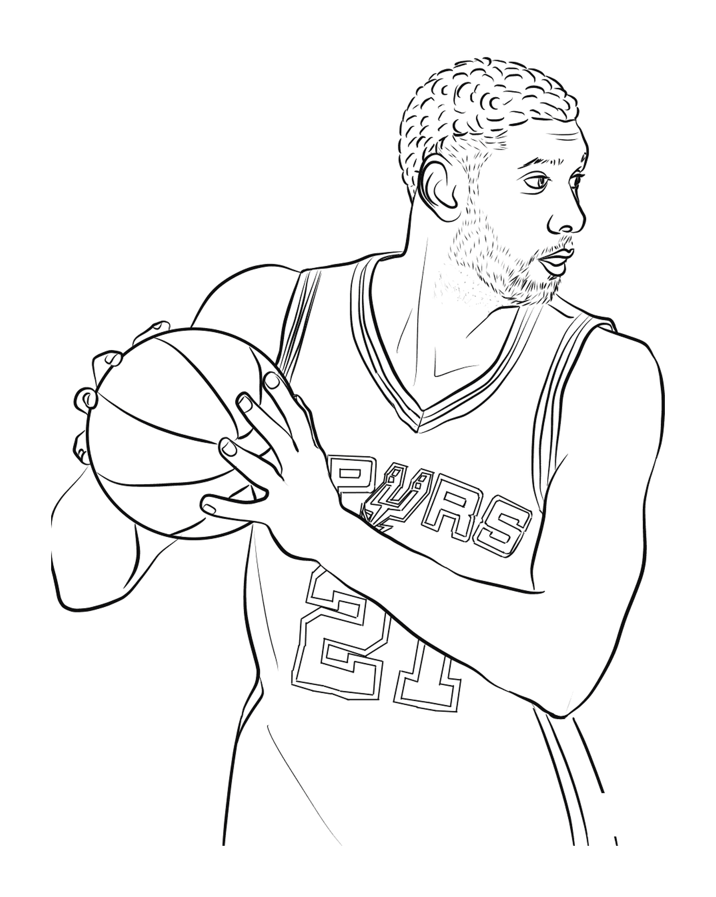   Tim Duncan tient un ballon de basketball 