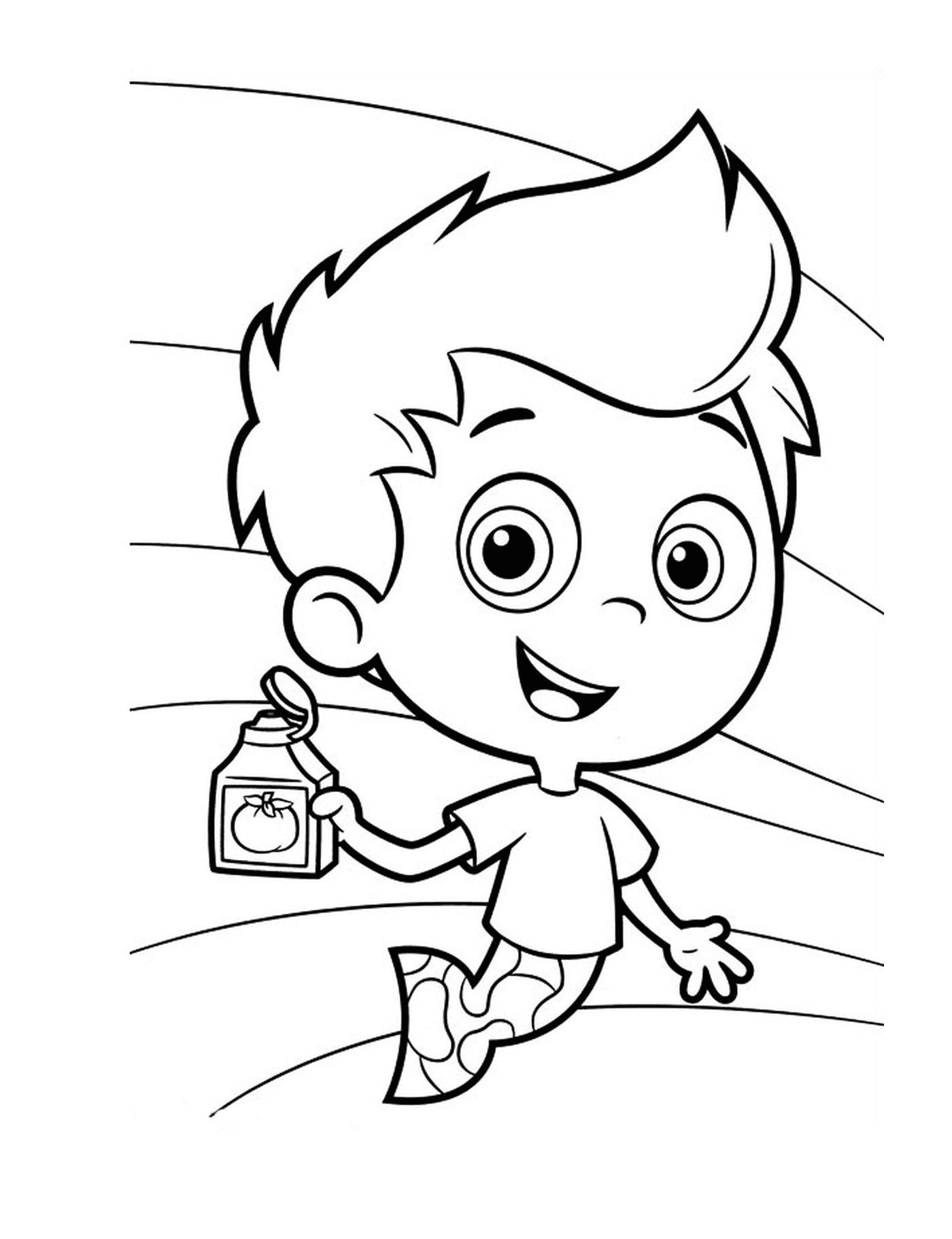   Un garçon tenant une bouteille de jus de tomate 