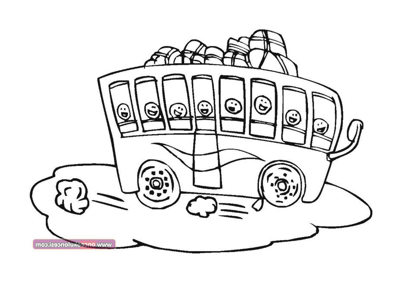   Un bus avec de nombreux visages dessinés dessus 
