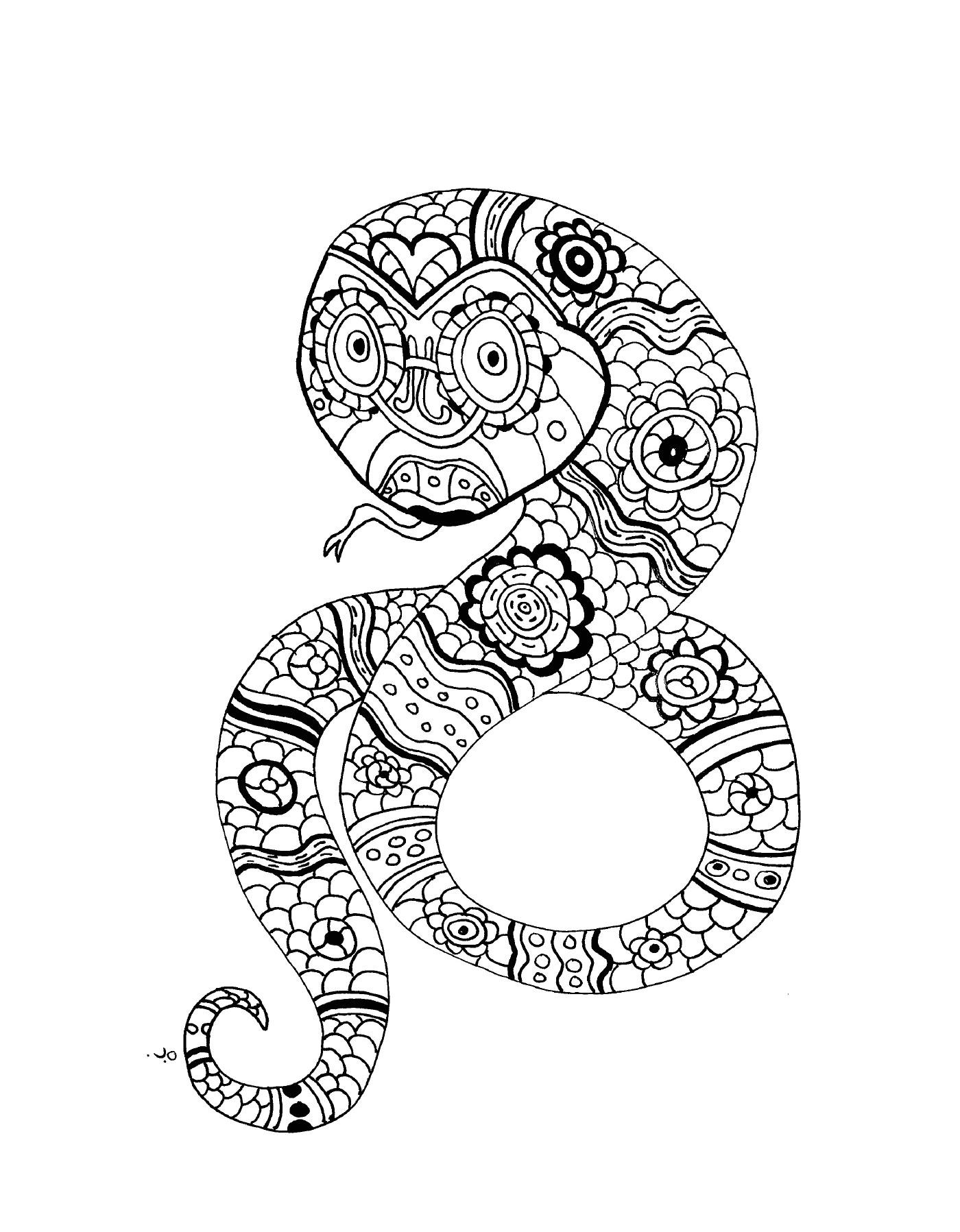   Un serpent ornemental avec un motif floral 