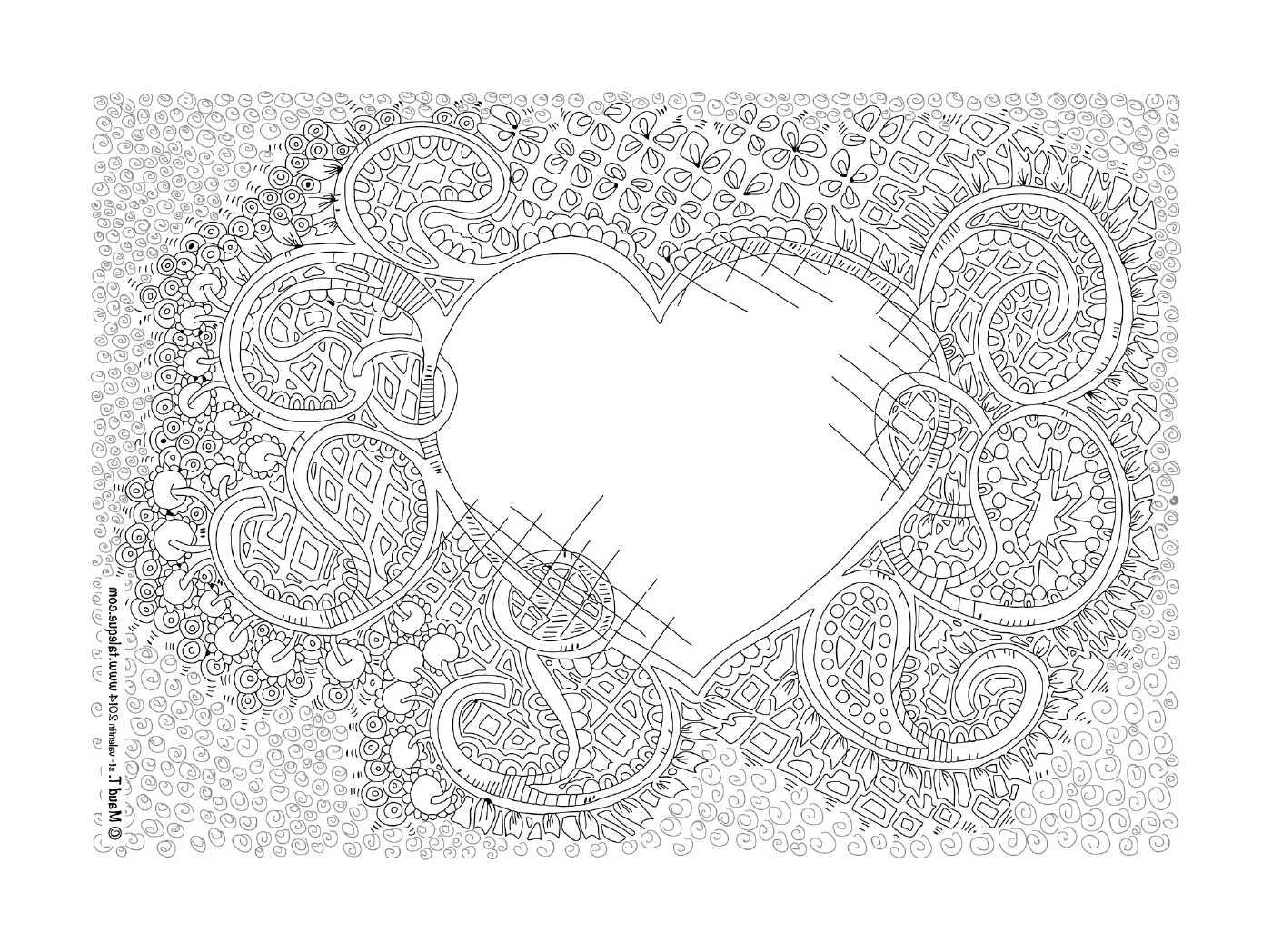   Un cœur en forme de mandala avec un motif floral 