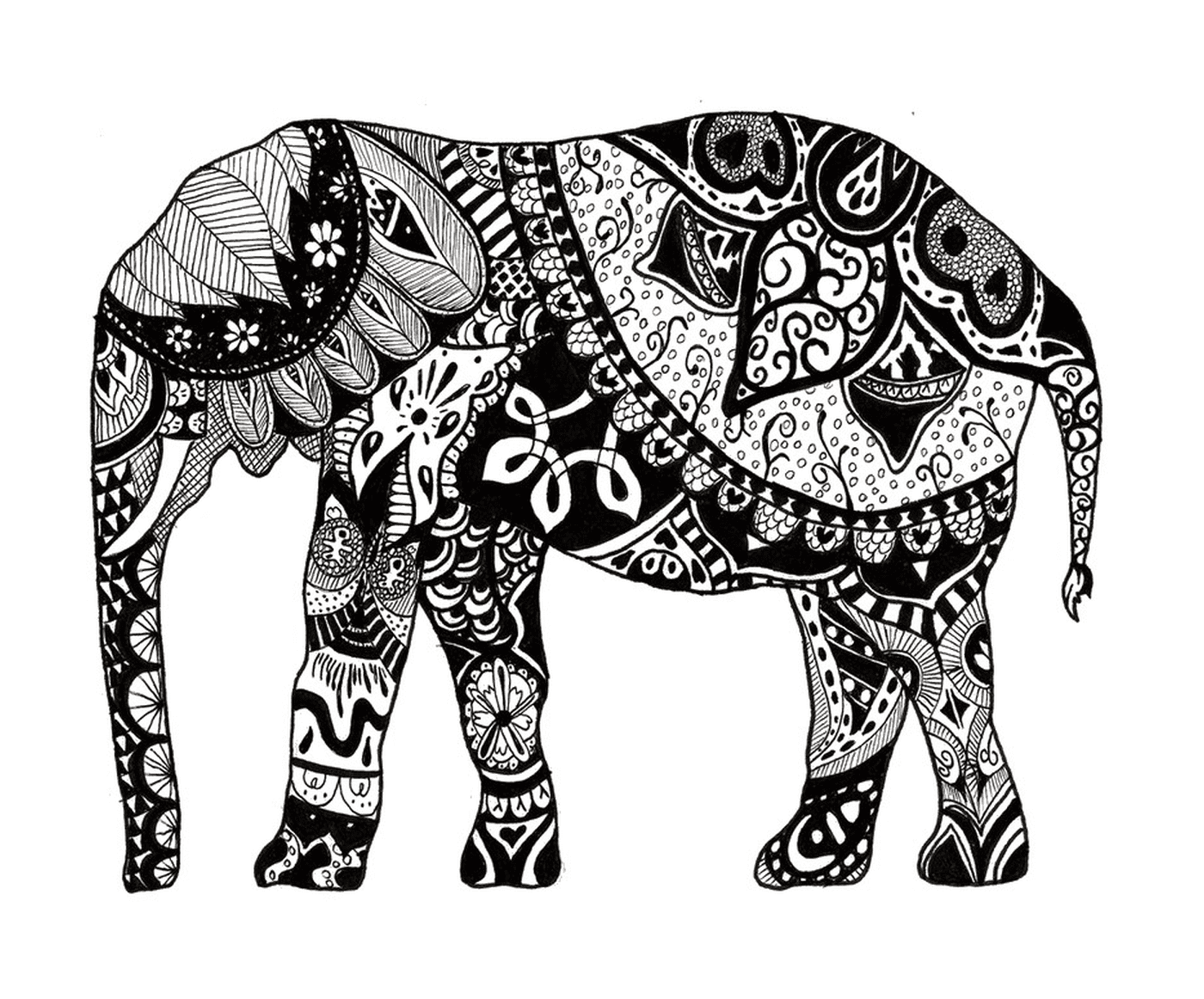   Un éléphant avec de nombreux mandalas sur son corps 