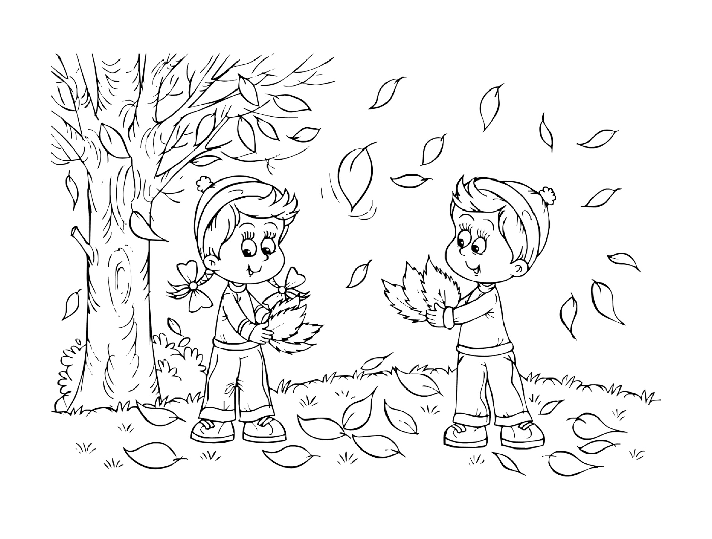   Deux enfants qui jouent avec des feuilles dans un parc 