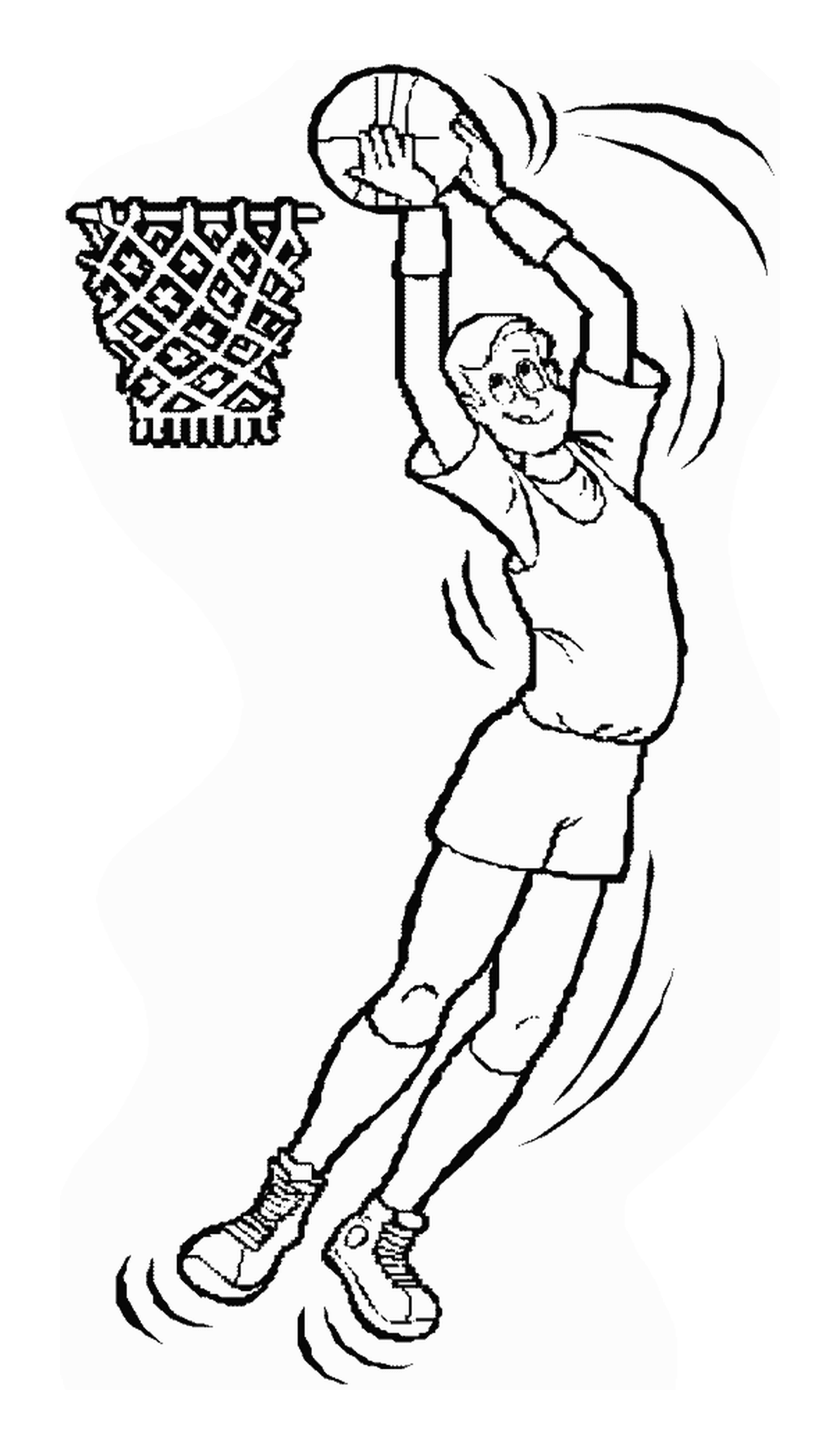   Un homme saute pour frapper un ballon de basketball 