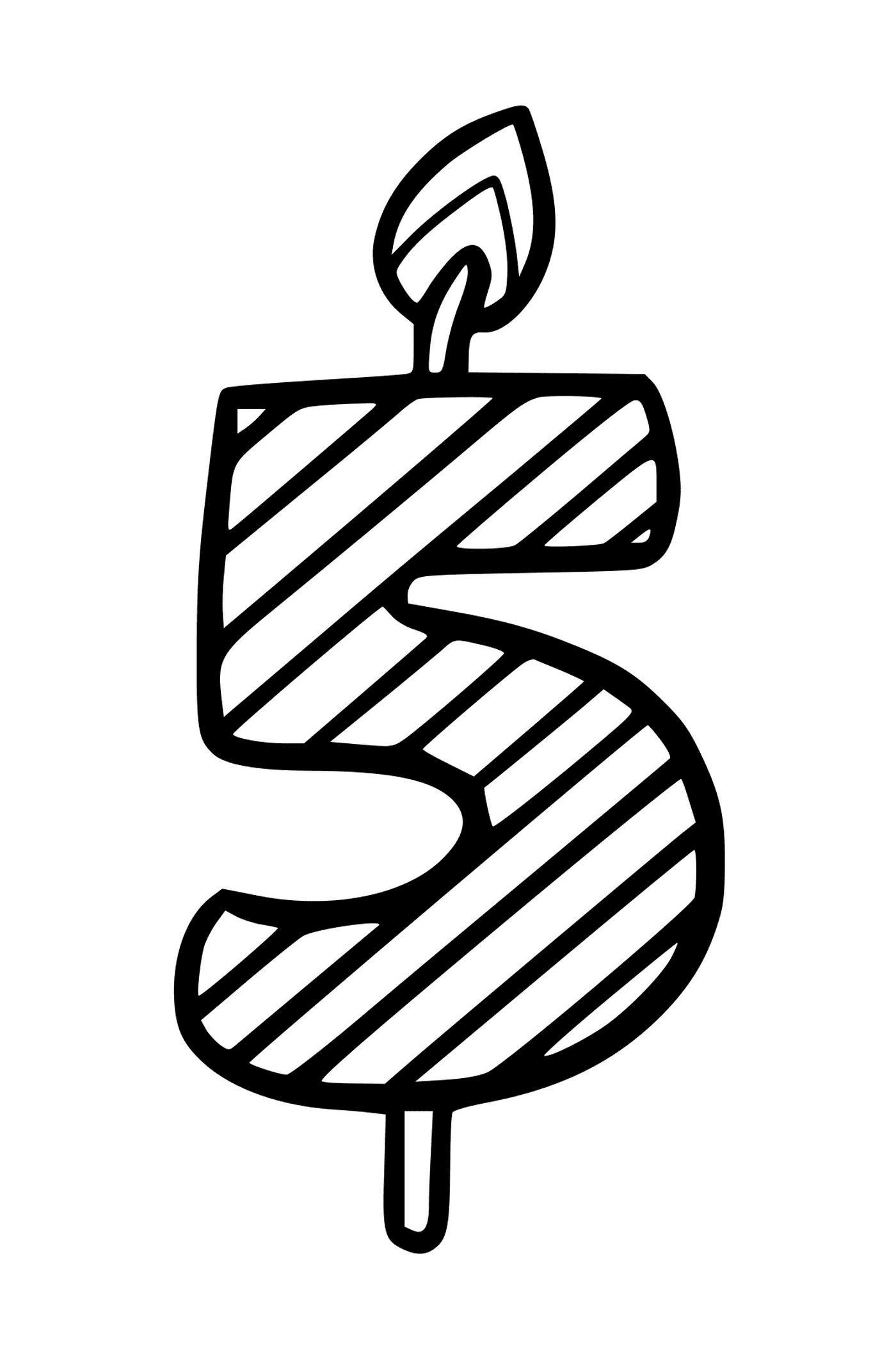   Une bougie en forme du chiffre cinq 