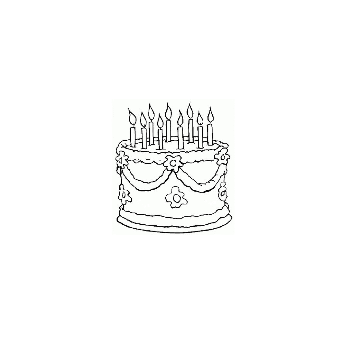   un gâteau d'anniversaire avec des bougies allumées 