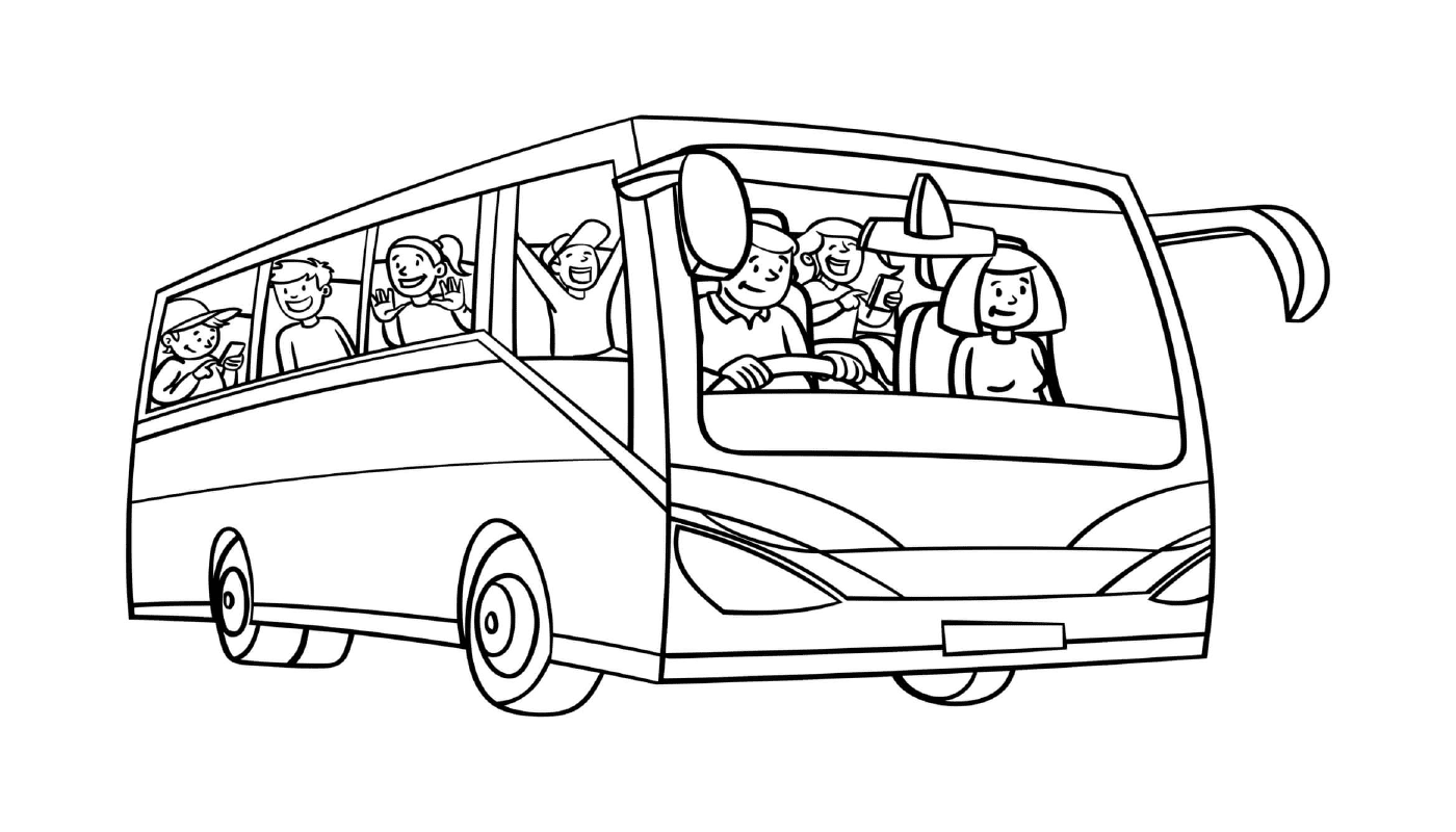   Un groupe de personnes voyageant en autobus 