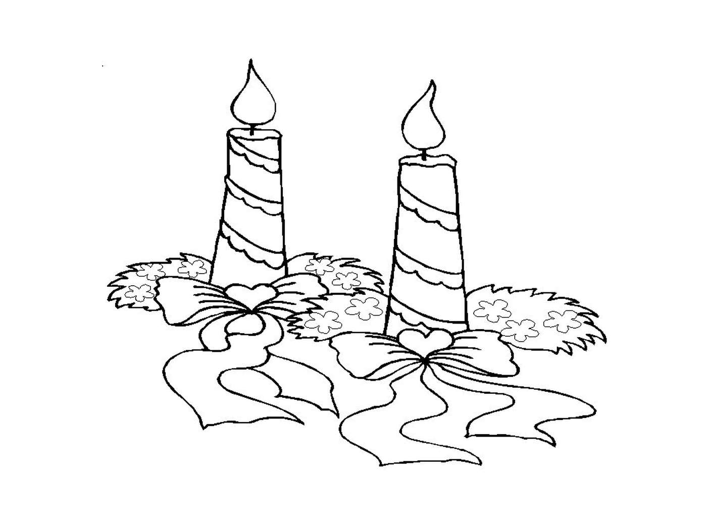   Deux bougies allumées posées sur le sol 