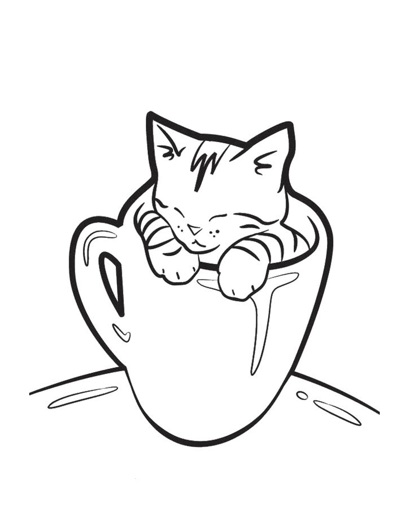   Une tasse de café avec un chat rigolo 