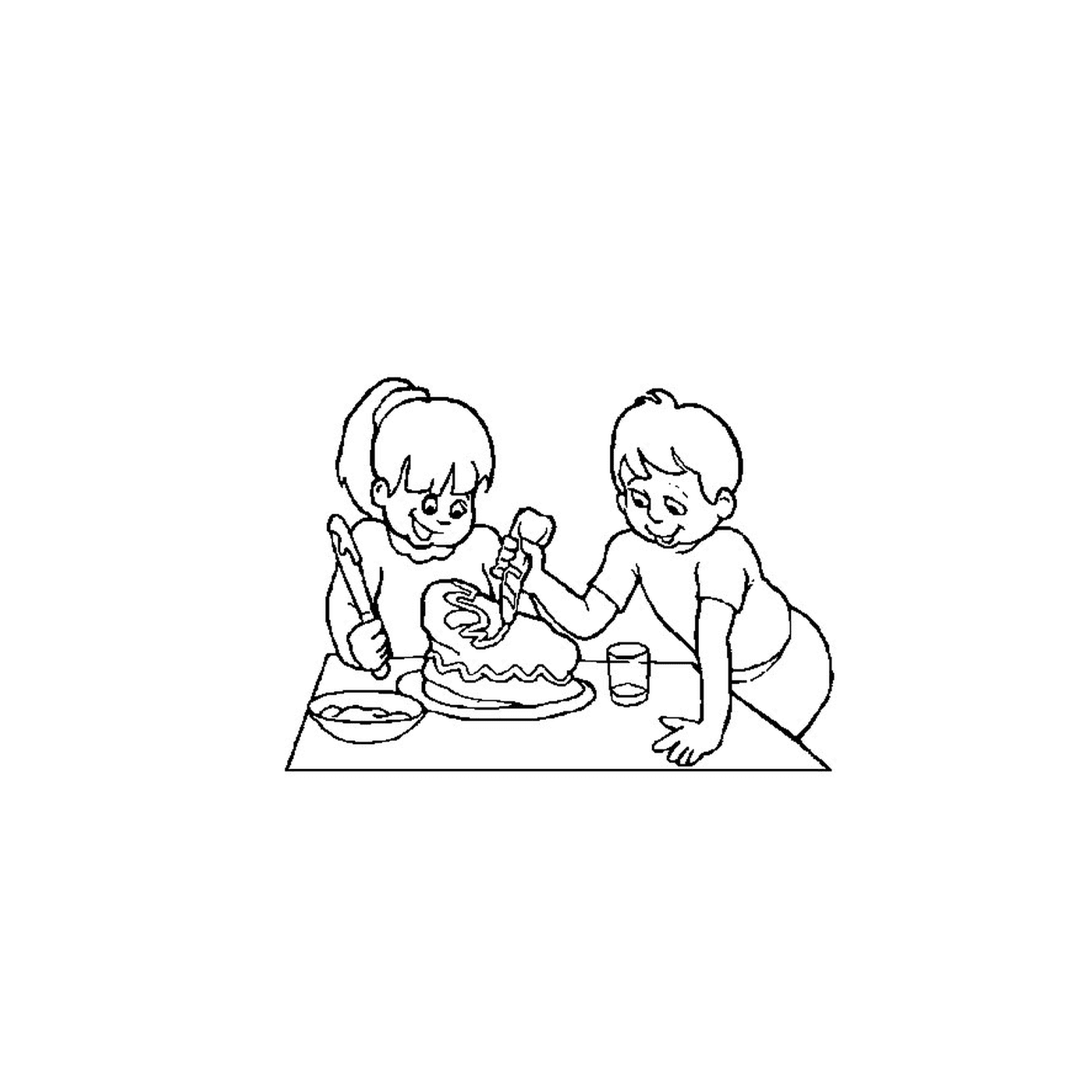   Deux enfants debout à une table avec un gâteau 