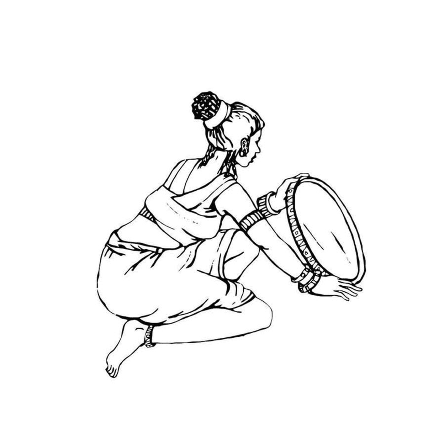   Une femme tenant un tambourin 