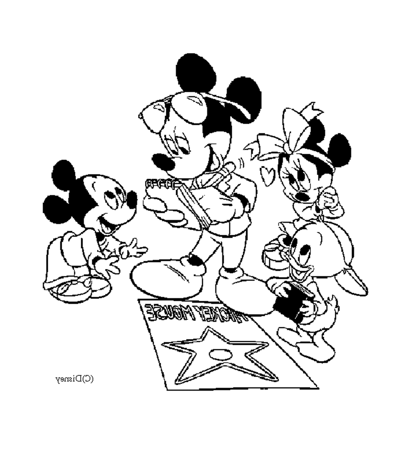   Mickey avec ses enfants : groupe de Mickey et Minnie jouant de la guitare 