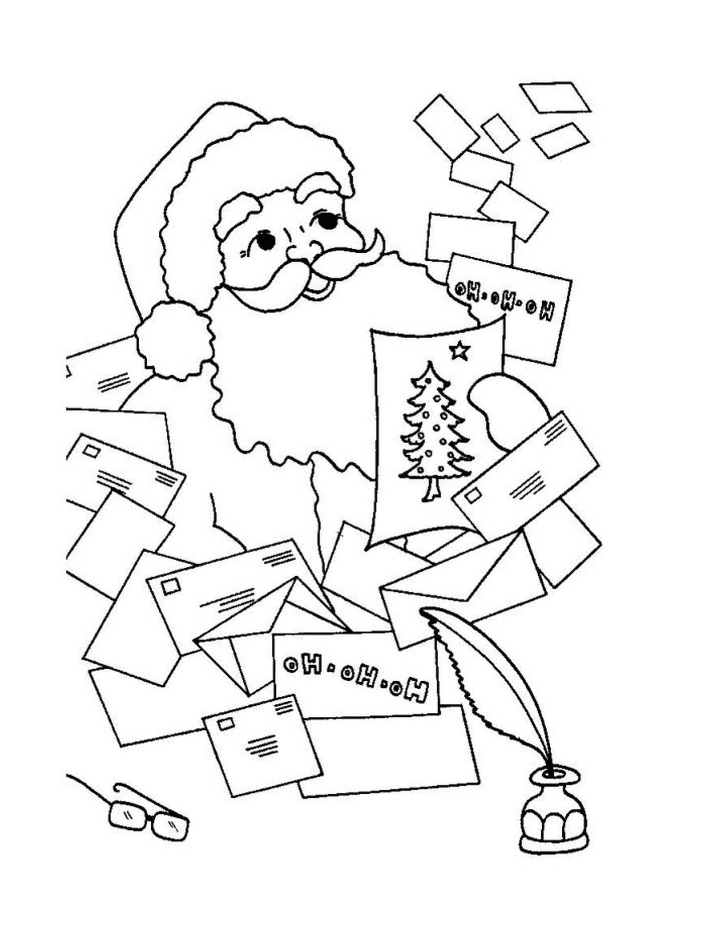   Père Noël avec des lettres 