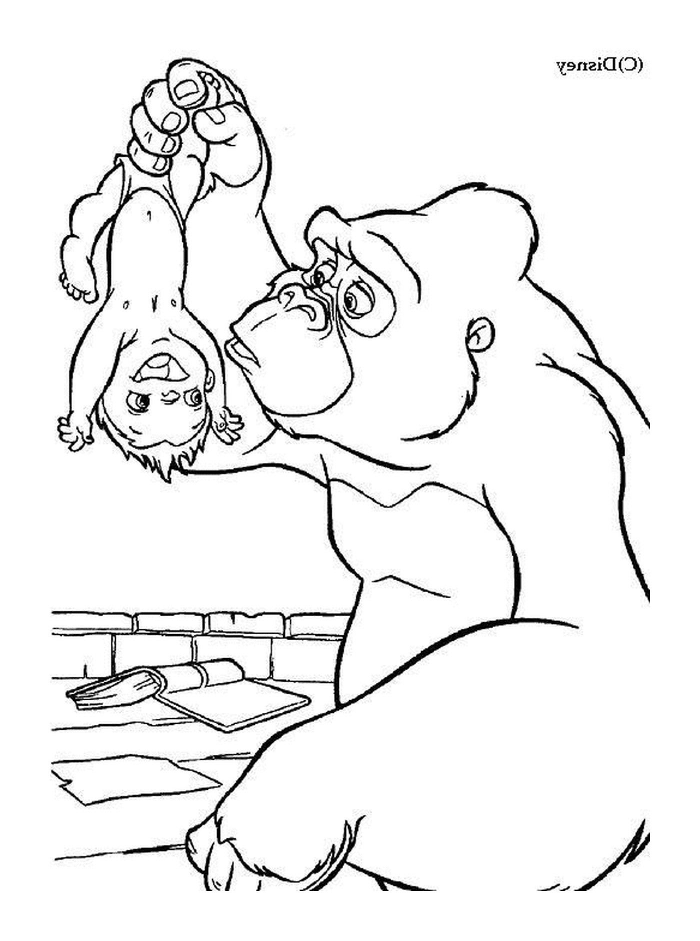   Gorille et garçon qui jouent ensemble 