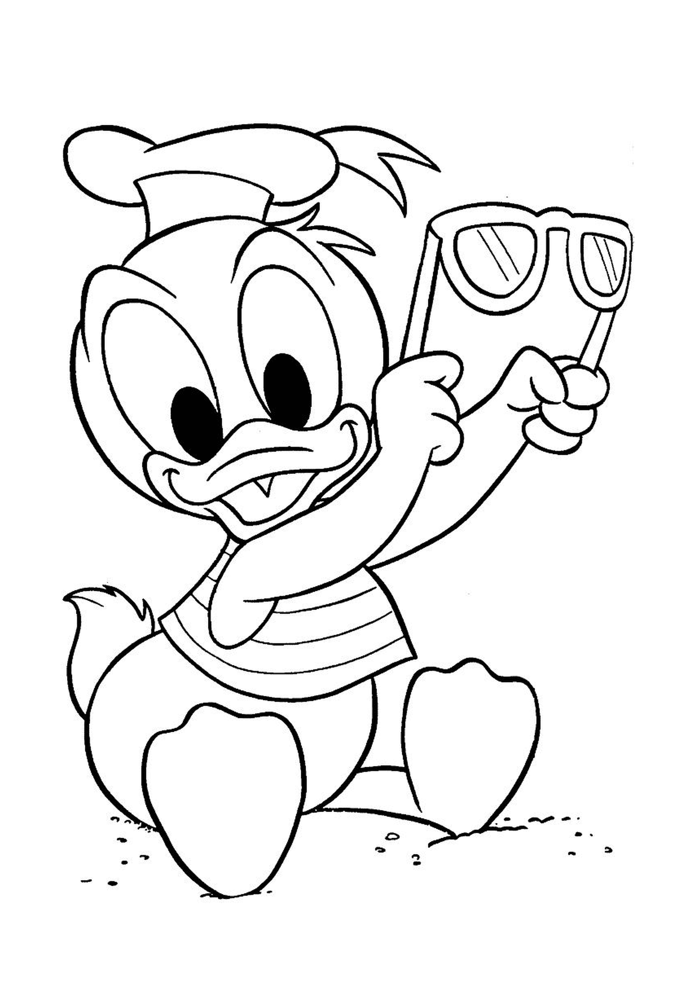   Un canard tenant une paire de lunettes de soleil 